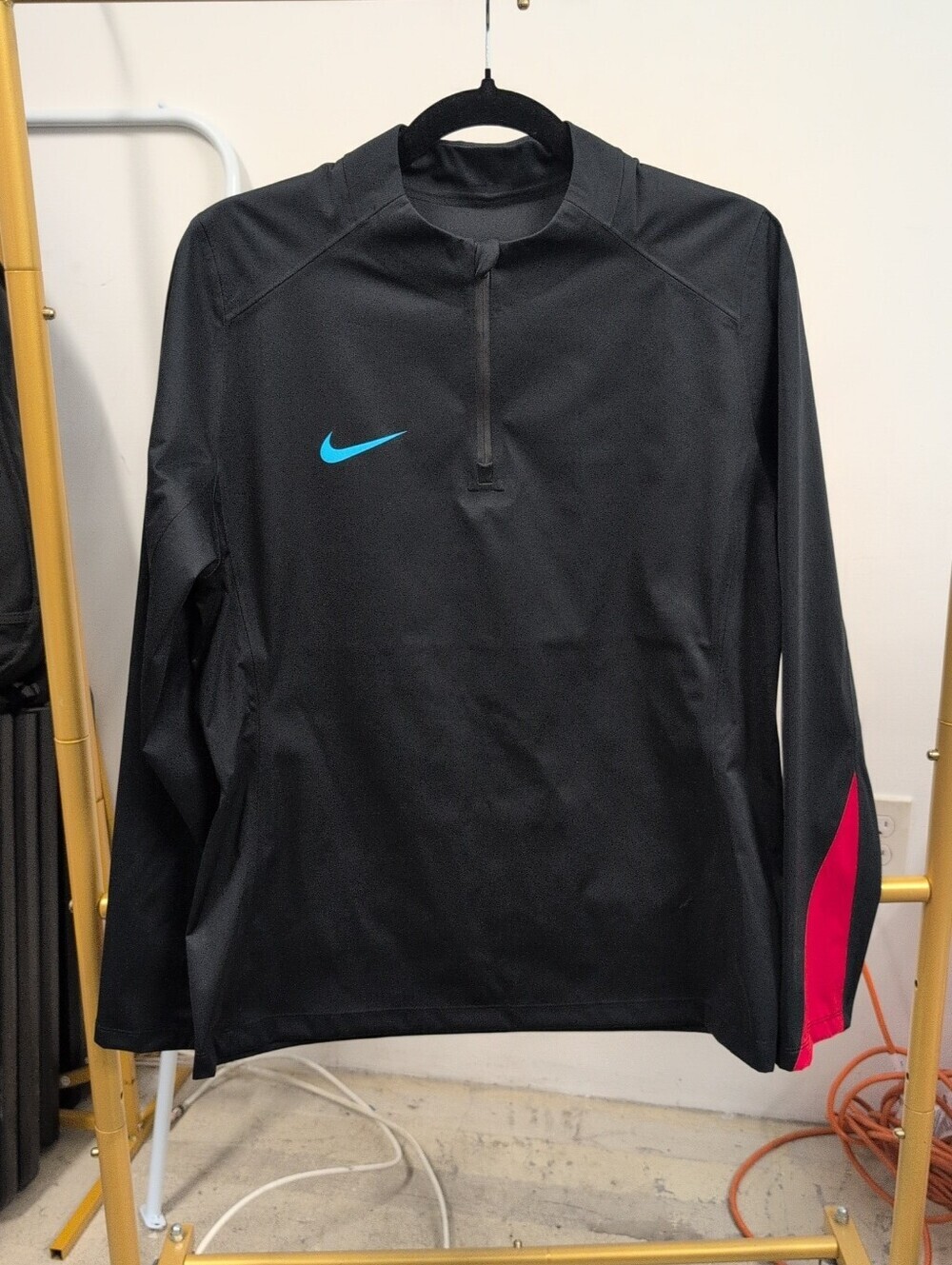 Nike Strom Fit Long Sleeve quarter-zip running Jacket Size Medium NWOT